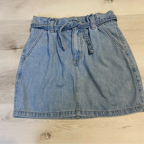 Hollister Dresses & Skirts - Hollister Ultra High Rise Paper Bag Waist Denim Mini Skirt, Light Wash, Size 3